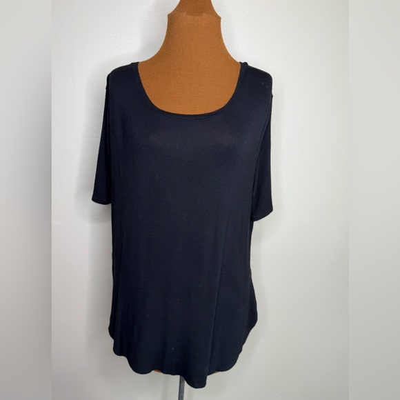 Cato Short Sleeve Rounded Hem Black Tee Extra Long
Size Medium - Picture 1 of 7